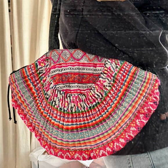 Handmade Hmong tribe multi-coloured shoulder bag from northern Thailand with uni - Picture 3 of 5